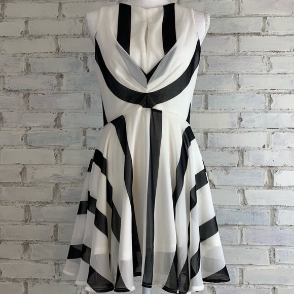Dresses & Skirts - CLEARANCE Retro Black & White Striped Short Dress